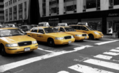 В фирме такси в данный момент свободно 40 машин: 17 черных, 15 желтых и 8 зеленых. По вызову выехала одна из машин, случайно оказавшаяся ближе всего к заказчику. Найдите вероятность того, что к нему приедет желтое такси.